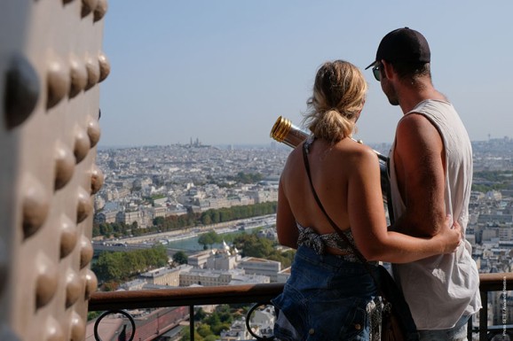 Casal no segundo andar